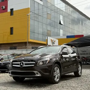 Mercedes-Benz GLA 250 2016 Brown