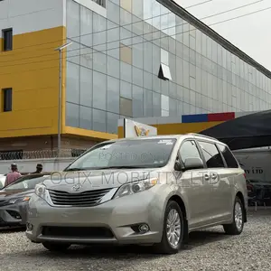 Toyota Sienna 2017 Silver