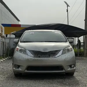 Toyota Sienna 2017 Silver