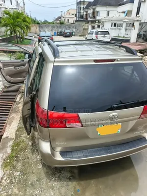 Toyota Sienna LE AWD 2008 Gold