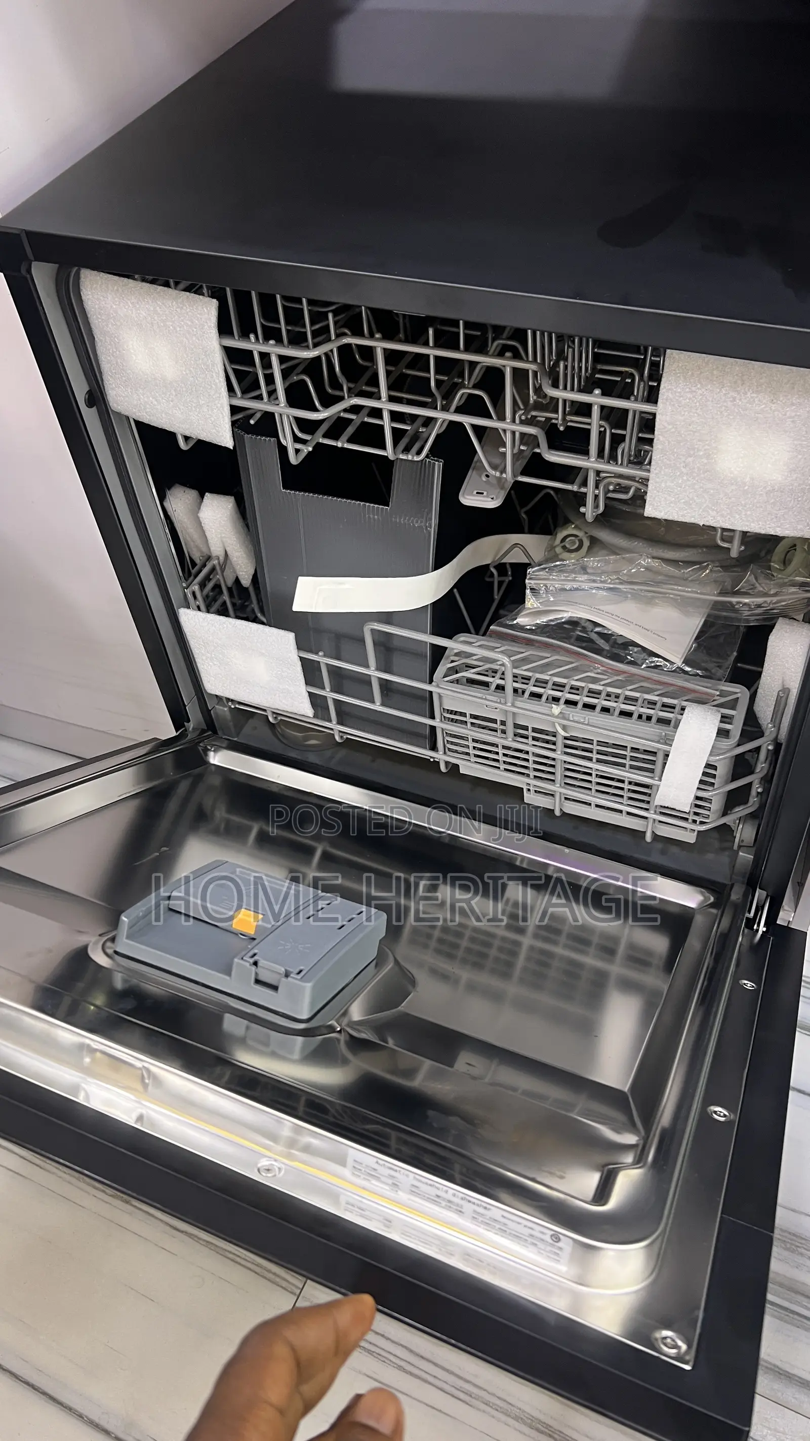 Luxury Dishwasher – Smart Kitchen Cleaning Solution