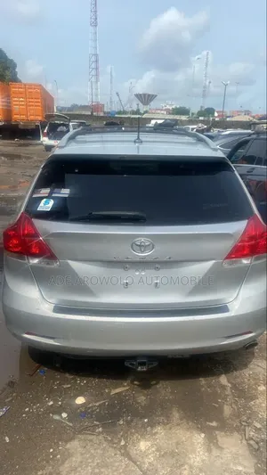Toyota Venza 2010 Silver