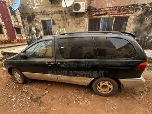 Toyota Sienna 2000 Green