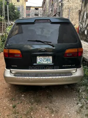 Toyota Sienna 2000 Green