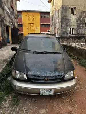 Toyota Sienna 2000 Green