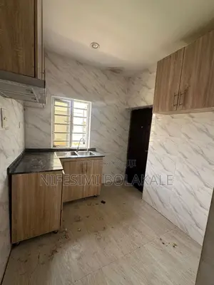 3bdrm Block of Flats in Sharp Corner, for rent