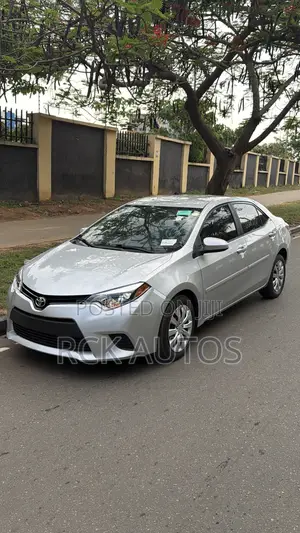 Toyota Corolla LE 4dr Sedan (1.8L 4cyl CVT) 2014 Silver