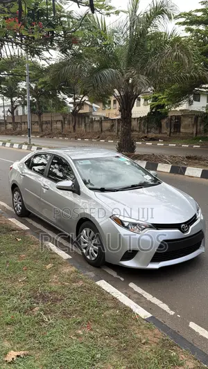Toyota Corolla LE 4dr Sedan (1.8L 4cyl CVT) 2014 Silver