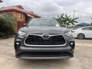 Toyota Highlander Platinum AWD 2024 Gray