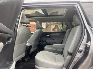 Toyota Highlander Platinum AWD 2024 Gray