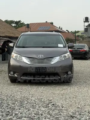 Toyota Sienna LE AWD 7-Passenger 2013 Gray