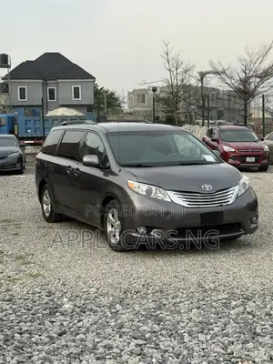 Toyota Sienna LE AWD 7-Passenger 2013 Gray