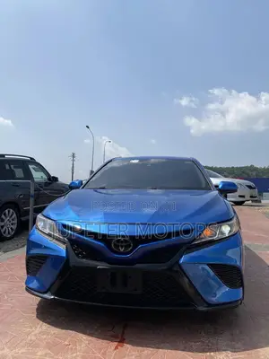 Toyota Camry SE FWD (2.5L 4cyl 8AM) 2018 Blue