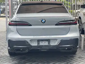 BMW 7 Series 760i xDrive AWD 2023 Blue