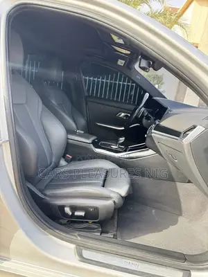BMW 330i 2019 Silver