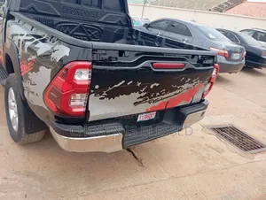 Toyota Hilux Revo Double Cab Deisel 2.4 AWD 2022 Black