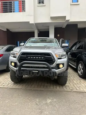 Toyota Tacoma SR5 2017 Gray
