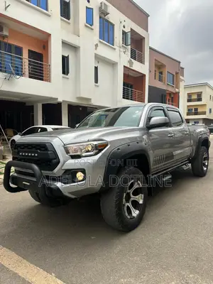 Toyota Tacoma SR5 2017 Gray
