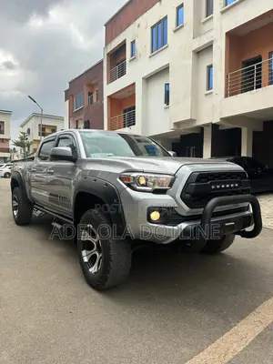 Toyota Tacoma SR5 2017 Gray