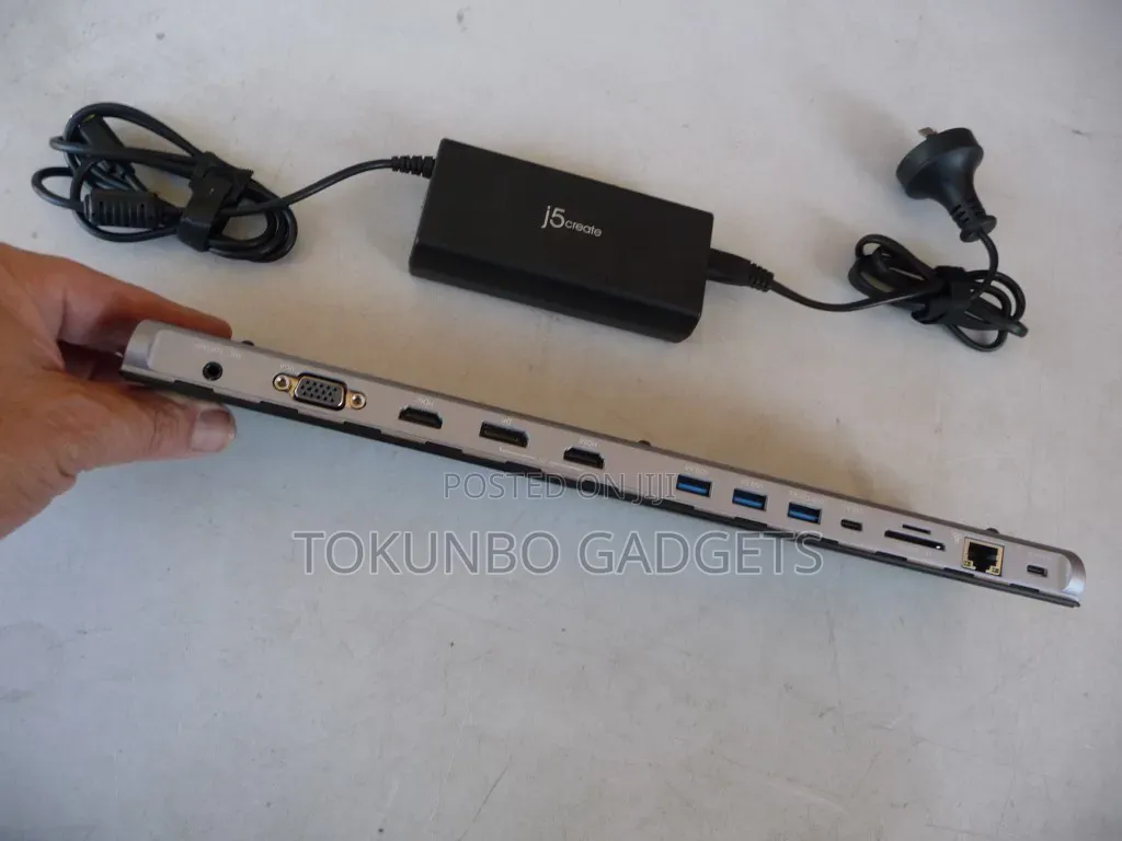 J5create Usb-C Triple Display Docking Station With Complete Accesories