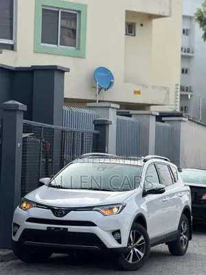 Toyota RAV4 XLE AWD (2.5L 4cyl 6A) 2017 White