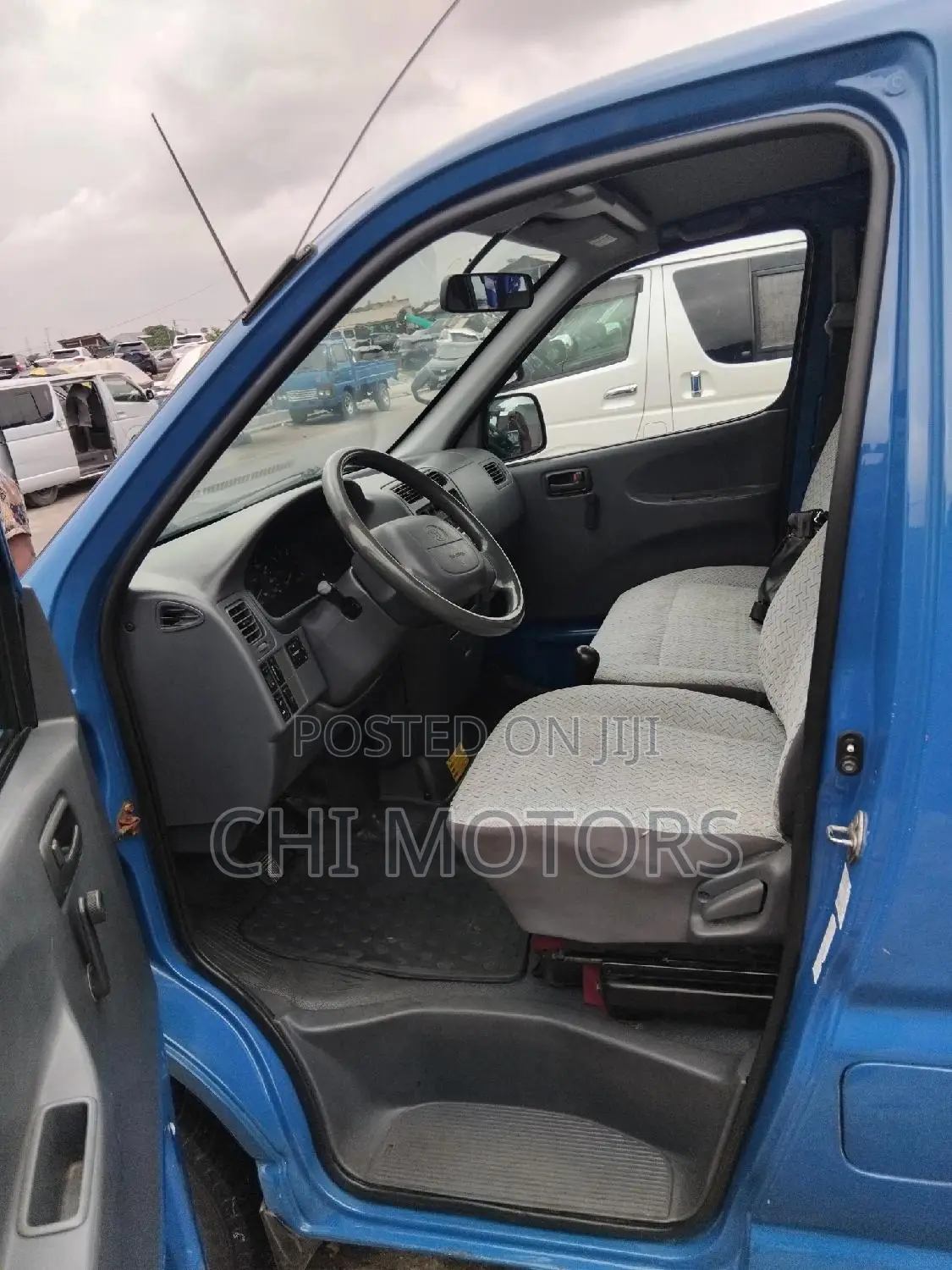 Toyota HiAce 2005 Blue