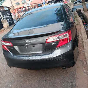 Toyota Camry SE 4dr Sedan (2.5L 4cyl 6A) 2014 Gray