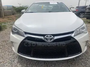 Toyota Camry SE 4dr Sedan (2.5L 4cyl 6A) 2015 White