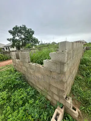 Uncompleted 3 Bedrooms In Pakoto Ifo On Half Plot