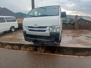 Toyota HiAce 2010 White