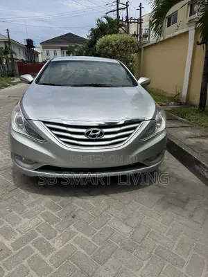 Hyundai Sonata GLS Sedan FWD (2.4L 4cyl 6A) 2013 Silver