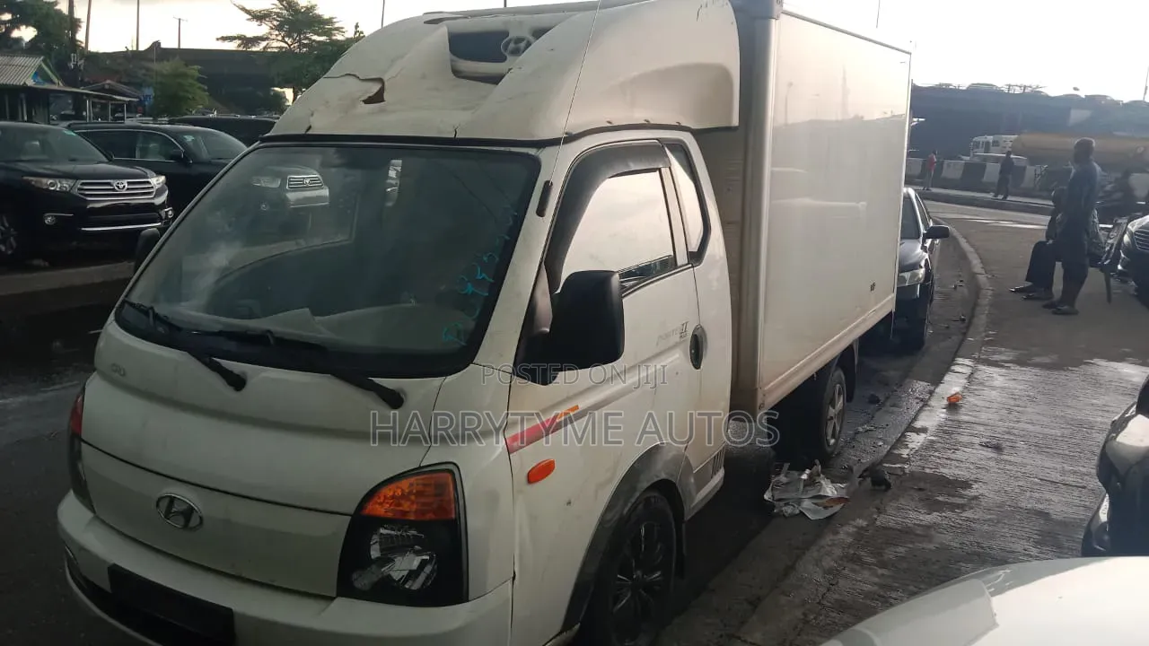 Hyundai Aero 2014 White