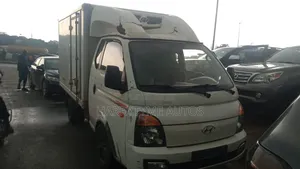 Hyundai Aero 2014 White