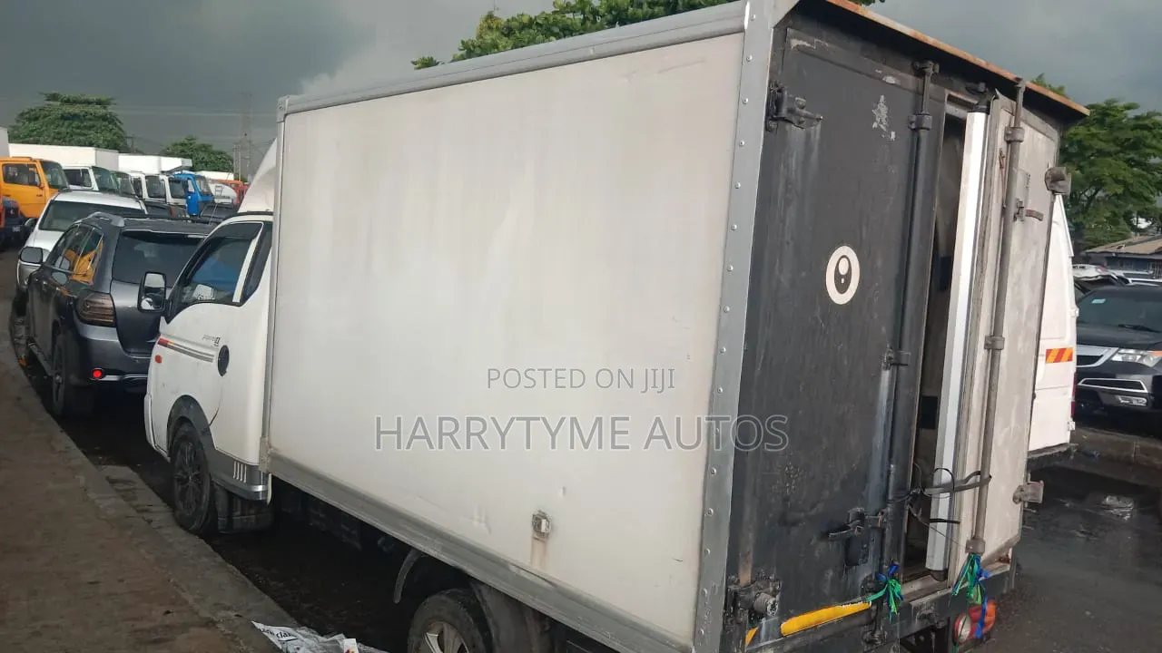 Hyundai Aero 2014 White