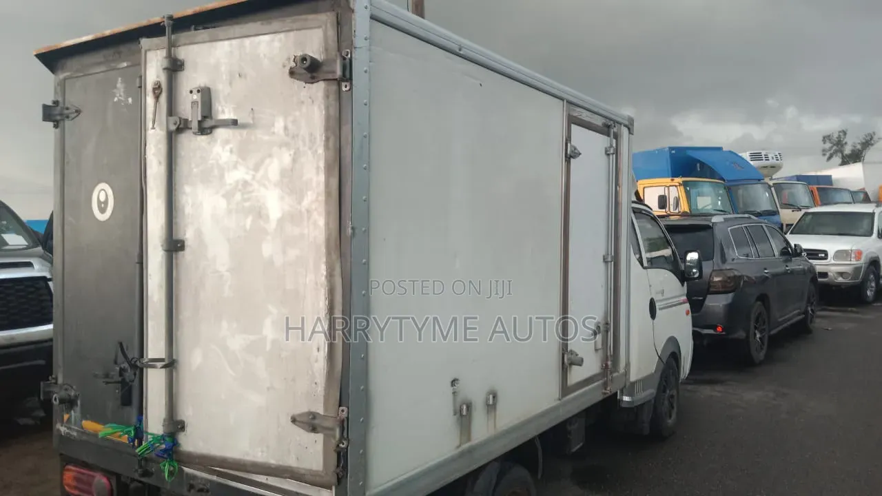 Hyundai Aero 2014 White