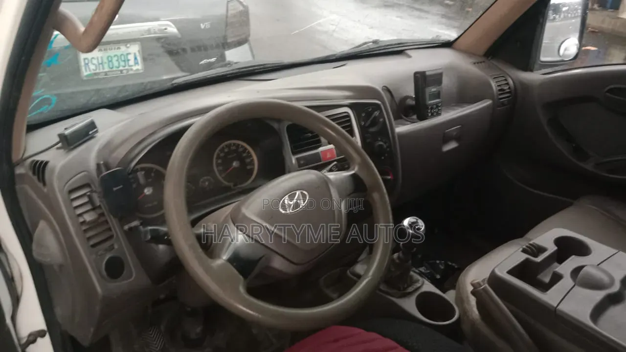 Hyundai Aero 2014 White