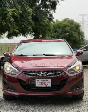 Hyundai Accent SE 4dr Hatchback (1.6L 4cyl 6M) 2014 Maroon