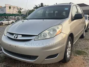 Toyota Sienna CE AWD 2008 Gold