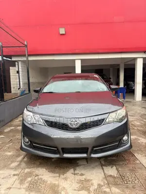 Toyota Camry SE 4dr Sedan (2.5L 4cyl 6A) 2012 Gray