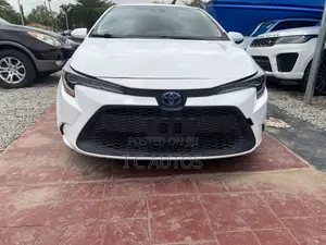 Toyota Corolla LE 2020 White