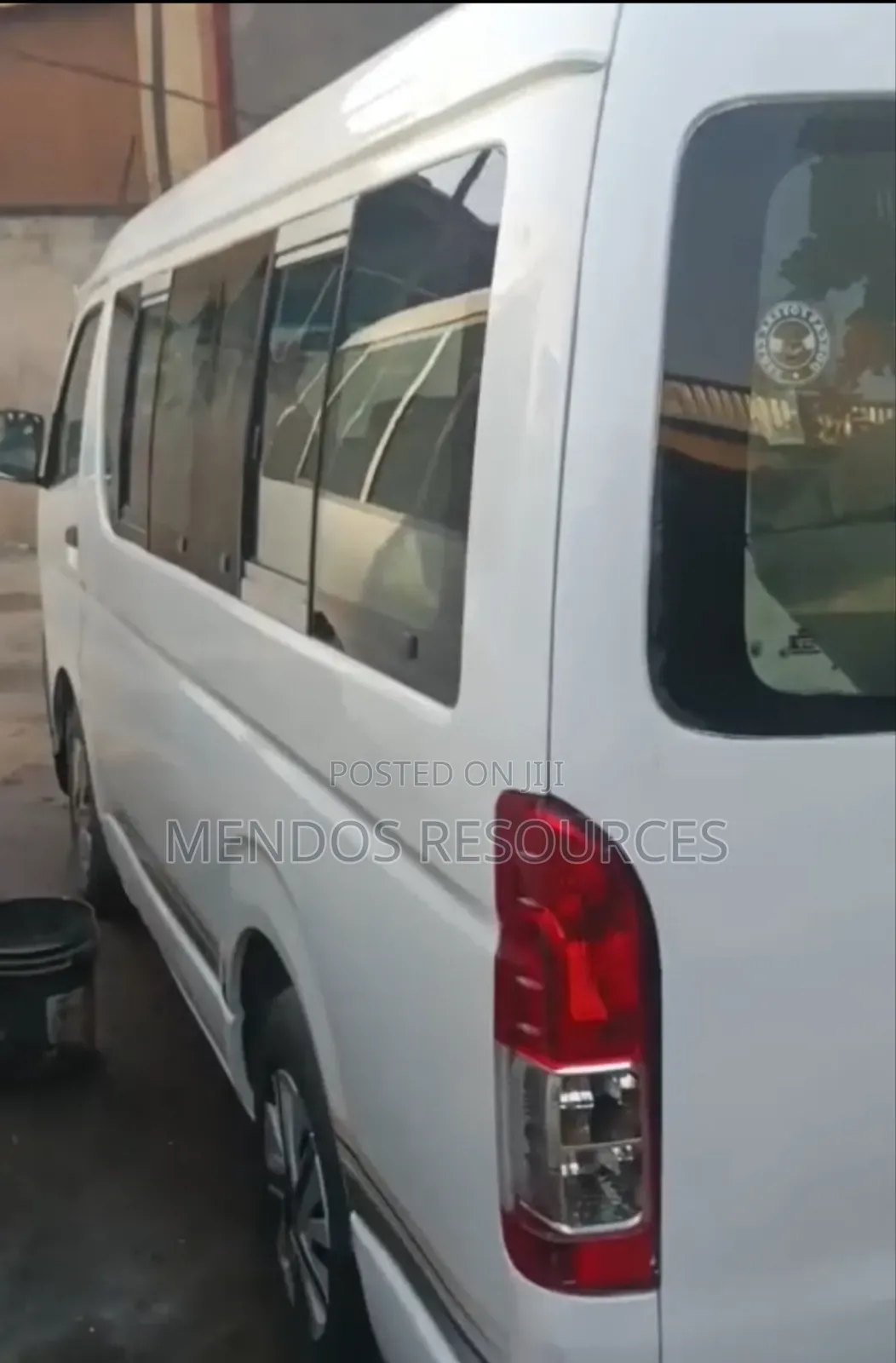 Toyota HiAce 2013 White