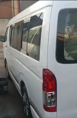 Toyota HiAce 2013 White