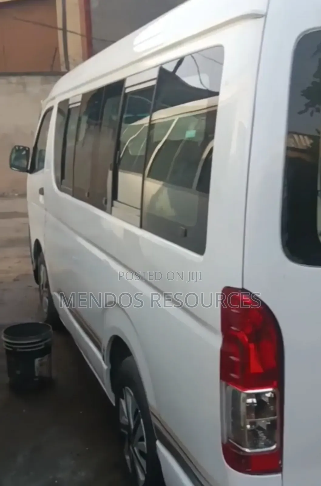 Toyota HiAce 2013 White