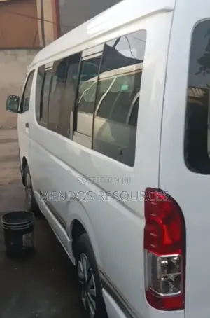 Toyota HiAce 2013 White