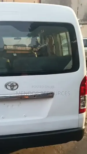 Toyota HiAce 2013 White