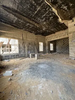5bdrm Duplex in Apple Gardens Estate, Woji for sale