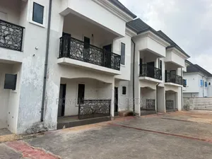 2bdrm Block of Flats in Royaltor Real Estate, Benin City for sale