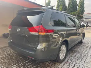Toyota Sienna 2011 Green