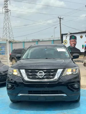 Nissan Pathfinder SV 2018 Black