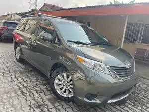 Toyota Sienna 2011 Green
